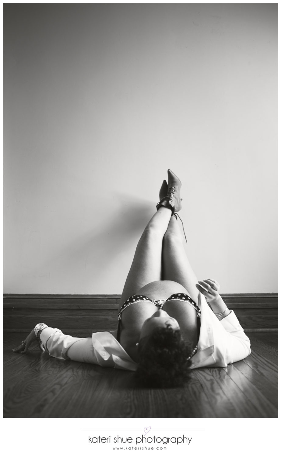 ashley-boots-fashion-motherhood-maternity-studio-photography-session-michigan-detroit-black-and-white-sexy